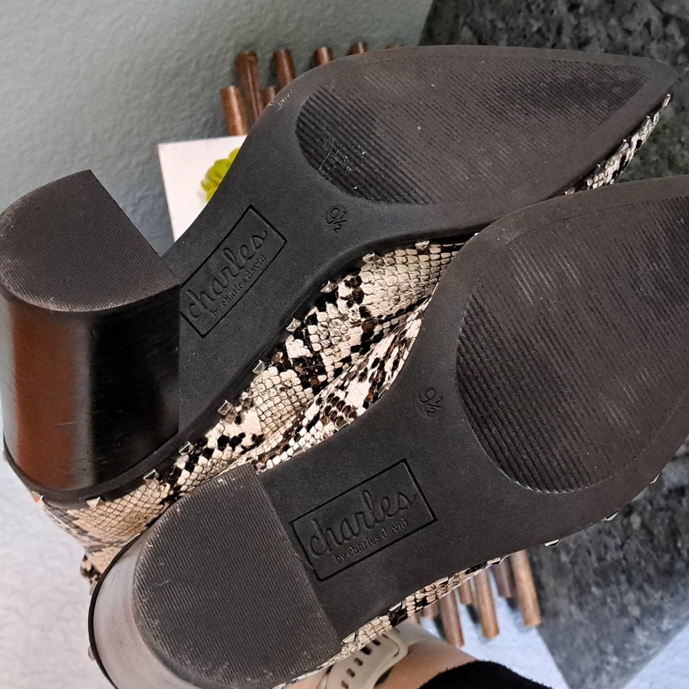 Charles David Snakeskin Ankle Boots with Block Heel Size 9.5 - Picture 5 of 7